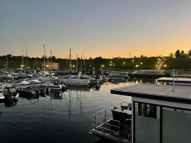 Hausboot Schiff Fuer 4 Personen Ca, 33 M Sup2 In Braunsbedra, Sachsen Anhalt Halle Saale Unstrut Region Exterior foto